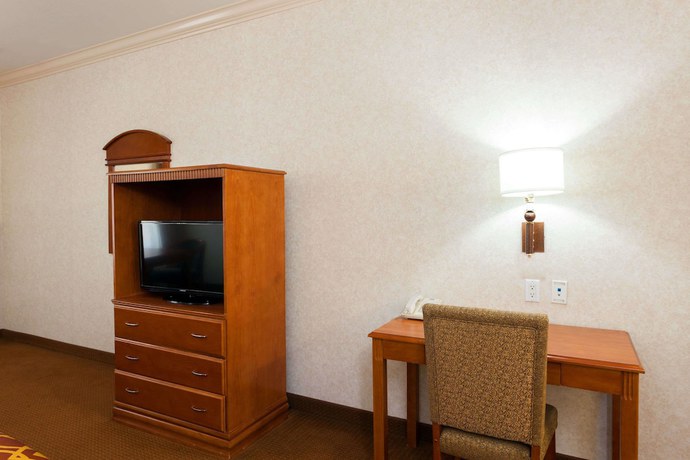 Imagen de la habitación del Hotel Howard Johnson And Suites By Wyndham Pico Rivera. Foto 11