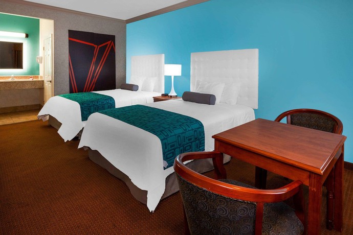 Imagen de la habitación del Hotel Howard Johnson And Suites By Wyndham Pico Rivera. Foto 12