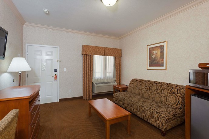 Imagen de la habitación del Hotel Howard Johnson And Suites By Wyndham Pico Rivera. Foto 15
