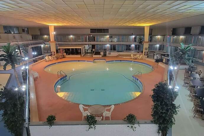 Imagen de la piscina del Hotel Howard Johnson BY Wyndham Hannibal. Foto 18