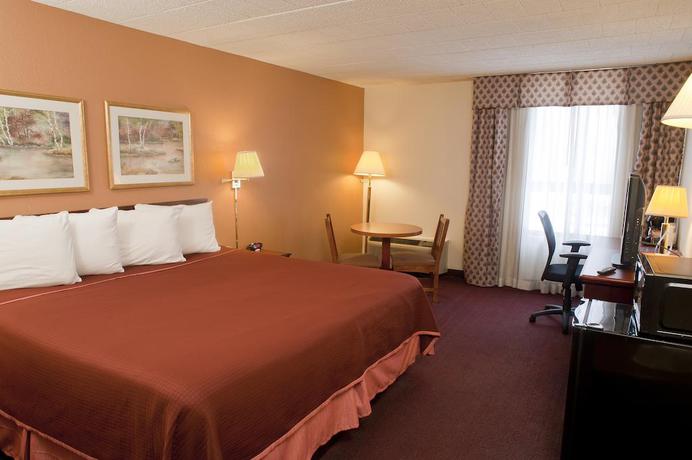 Imagen de la habitación del Hotel Howard Johnson Bartonsville/Poconos Area. Foto 4