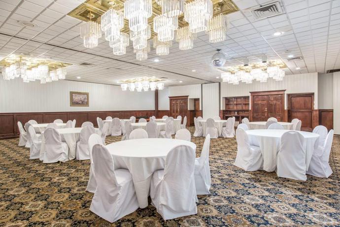 Imagen de los interiores del Hotel Howard Johnson Bartonsville/Poconos Area. Foto 10