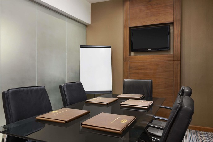 Imagen de los interiores del Hotel Howard Johnson By Wyndham Abu Dhabi. Foto 18