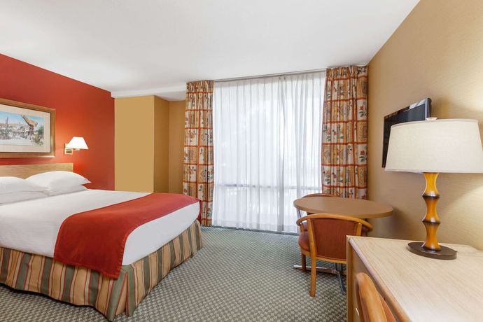 Imagen de la habitación del Hotel Howard Johnson By Wyndham Anaheim and Water Playground. Foto 4