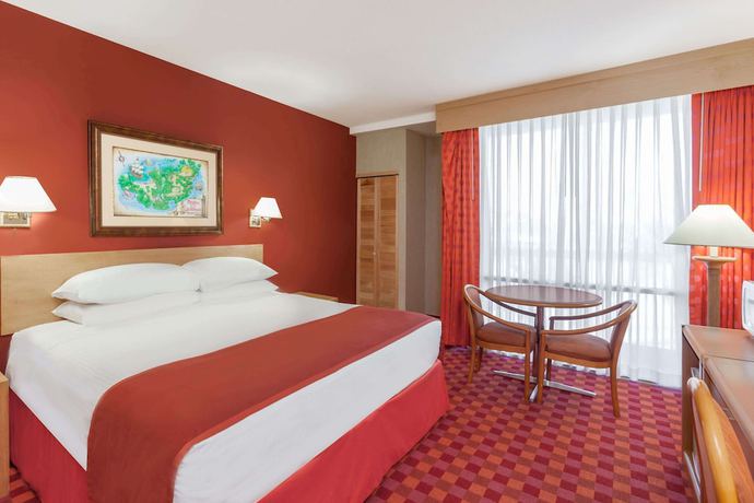 Imagen de la habitación del Hotel Howard Johnson By Wyndham Anaheim and Water Playground. Foto 8