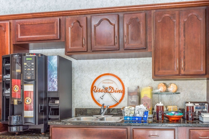 Imagen del bar/restaurante del Hotel Howard Johnson By Wyndham Athens. Foto 5