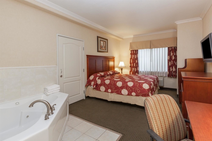 Imagen general del Hotel Howard Johnson By Wyndham Bakersfield, Bakersfield. Foto 1