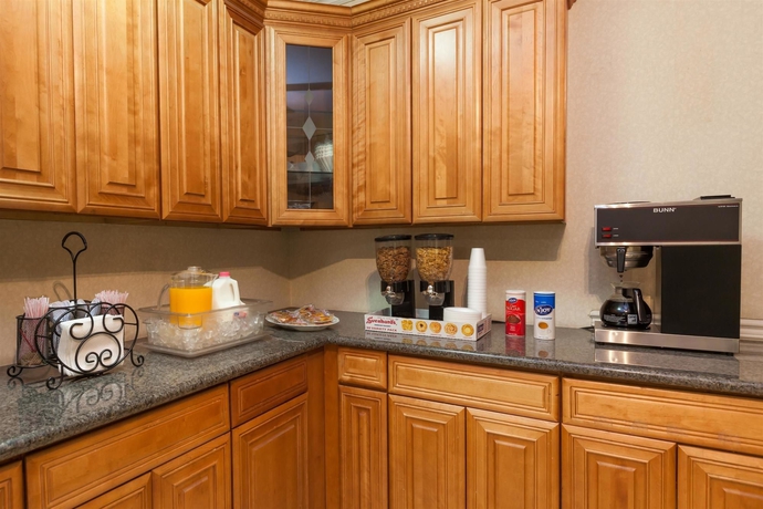 Imagen del bar/restaurante del Hotel Howard Johnson By Wyndham Bakersfield, Bakersfield. Foto 3