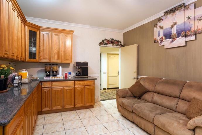 Imagen del bar/restaurante del Hotel Howard Johnson By Wyndham Bakersfield, Bakersfield. Foto 4