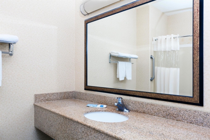 Imagen de la habitación del Hotel Howard Johnson By Wyndham Bakersfield, Bakersfield. Foto 6
