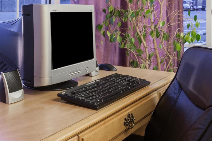 Imagen de los interiores del Hotel Howard Johnson By Wyndham Bakersfield. Foto 7