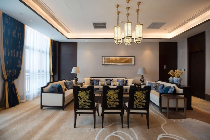 Imagen del bar/restaurante del Hotel Howard Johnson By Wyndham Bayan Plaza Qidong. Foto 4