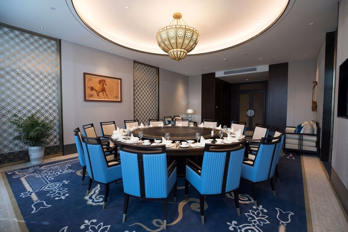 Imagen del bar/restaurante del Hotel Howard Johnson By Wyndham Bayan Plaza Qidong. Foto 5