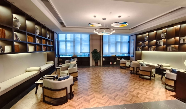 Imagen del bar/restaurante del Hotel Howard Johnson By Wyndham Bayan Plaza Qidong. Foto 7