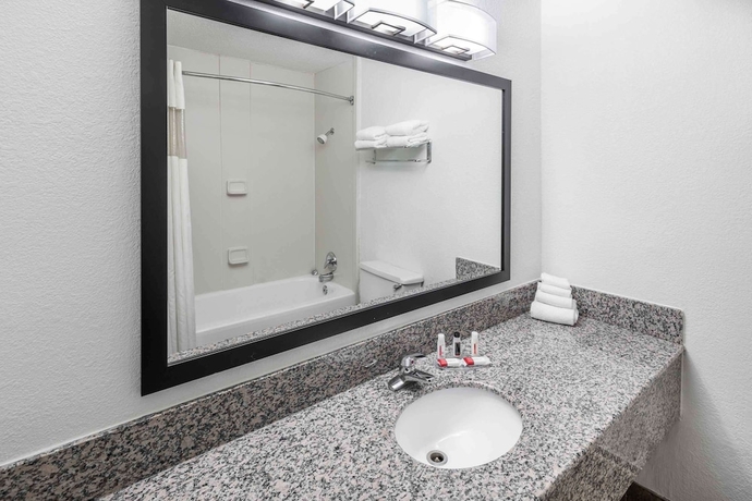 Imagen de la habitación del Hotel Howard Johnson By Wyndham Beaufort/parris Island. Foto 9