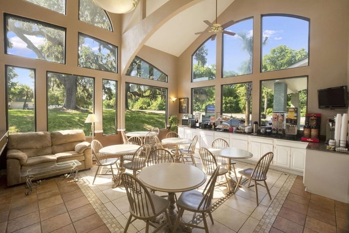 Imagen de los interiores del Hotel Howard Johnson By Wyndham Beaufort/parris Island. Foto 17