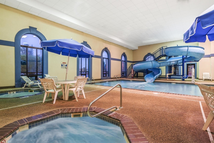 Imagen de la piscina del Hotel Howard Johnson By Wyndham Billings. Foto 16