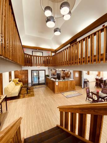 Imagen de los interiores del Hotel Howard Johnson By Wyndham Branson Theatre District. Foto 16