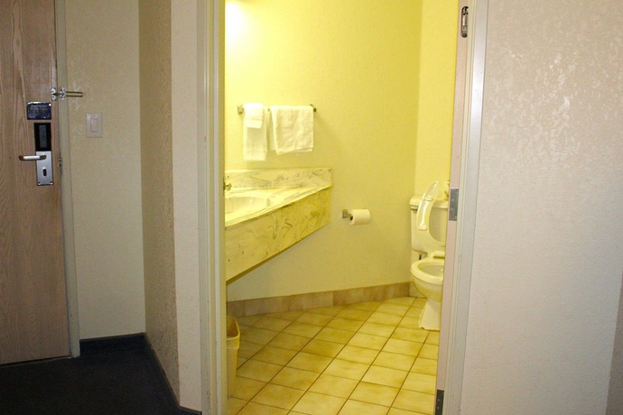 Imagen de la habitación del Hotel Howard Johnson By Wyndham Clarksville Tennessee. Foto 9