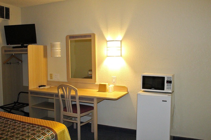 Imagen de la habitación del Hotel Howard Johnson By Wyndham Clarksville Tennessee. Foto 11