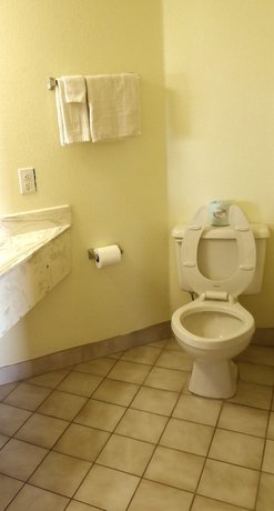 Imagen de la habitación del Hotel Howard Johnson By Wyndham Clarksville Tennessee. Foto 12