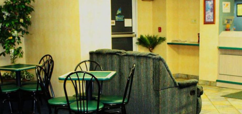 Imagen de los interiores del Hotel Howard Johnson By Wyndham Clarksville Tennessee. Foto 13