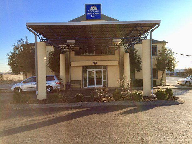 Imagen general del Hotel Howard Johnson By Wyndham Clarksville Tennessee. Foto 4