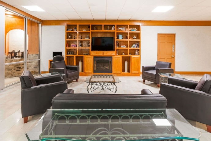 Imagen de los interiores del Hotel Howard Johnson By Wyndham Conway. Foto 11