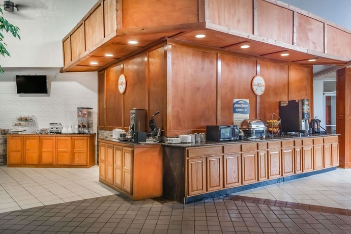 Imagen del bar/restaurante del Hotel Howard Johnson By Wyndham Conway. Foto 4