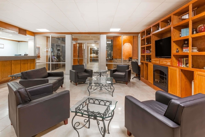 Imagen del bar/restaurante del Hotel Howard Johnson By Wyndham Conway. Foto 5