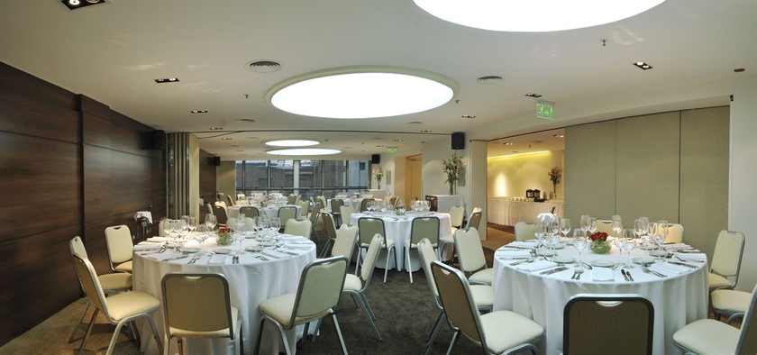 Imagen del bar/restaurante del Hotel Howard Johnson By Wyndham Cordoba. Foto 6