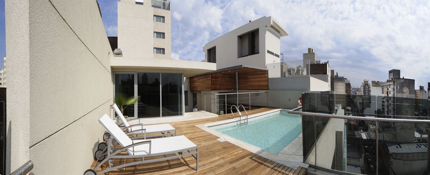 Imagen de la piscina del Hotel Howard Johnson By Wyndham Cordoba. Foto 15