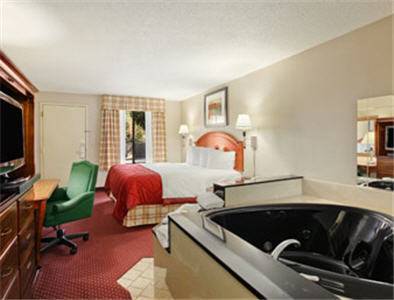 Imagen de la habitación del Hotel Howard Johnson By Wyndham Dothan. Foto 8