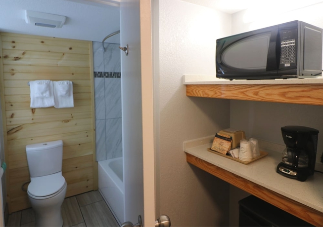 Imagen de la habitación del Hotel Howard Johnson By Wyndham Downtown Gatlinburg. Foto 8