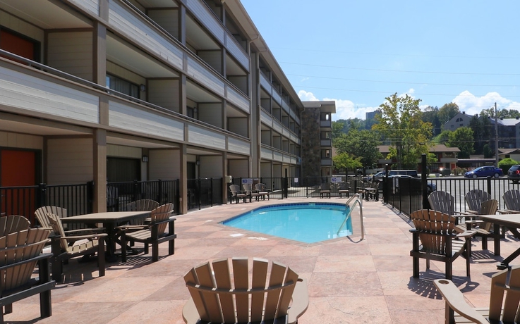 Imagen de la piscina del Hotel Howard Johnson By Wyndham Downtown Gatlinburg. Foto 19