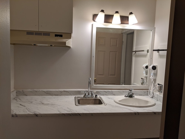 Imagen de la habitación del Hotel Howard Johnson By Wyndham Downtown Kamloops. Foto 9