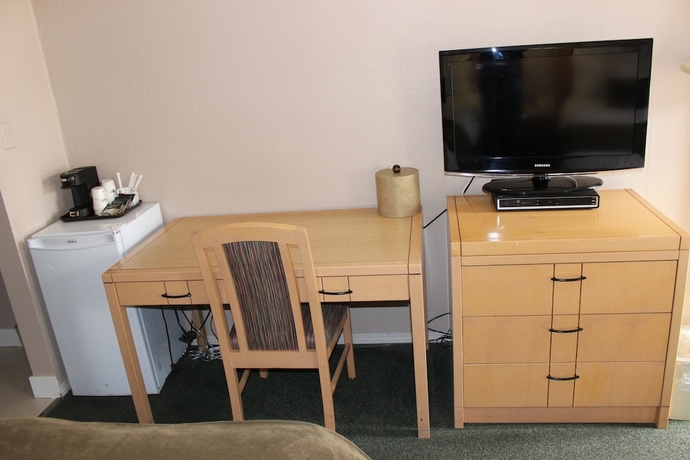 Imagen de la habitación del Hotel Howard Johnson By Wyndham Downtown Kamloops. Foto 14