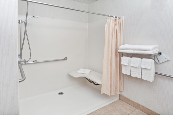 Imagen de la habitación del Hotel Howard Johnson By Wyndham Elk Grove Village/chicago O'hare. Foto 5