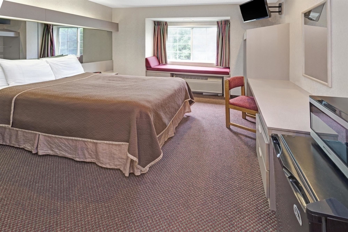 Imagen de la habitación del Hotel Howard Johnson By Wyndham Elk Grove Village/chicago O'hare. Foto 7