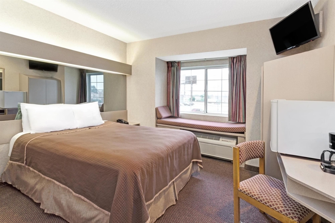 Imagen de la habitación del Hotel Howard Johnson By Wyndham Elk Grove Village/chicago O'hare. Foto 8