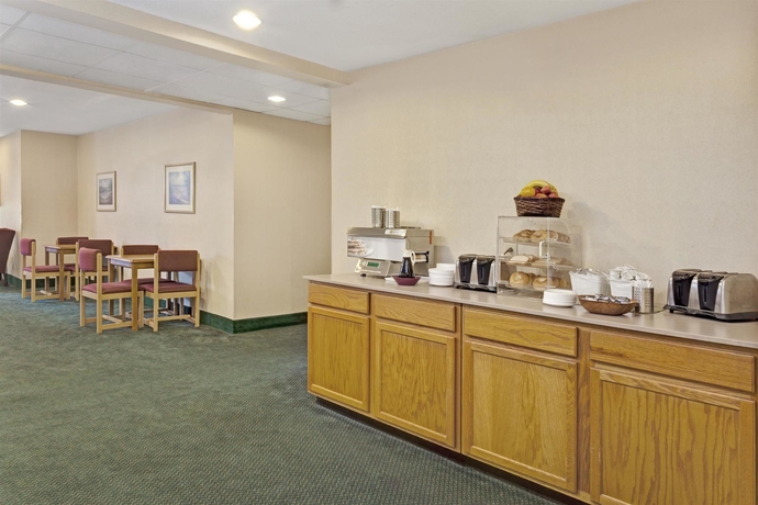 Imagen del bar/restaurante del Hotel Howard Johnson By Wyndham Elk Grove Village/chicago O'hare. Foto 3