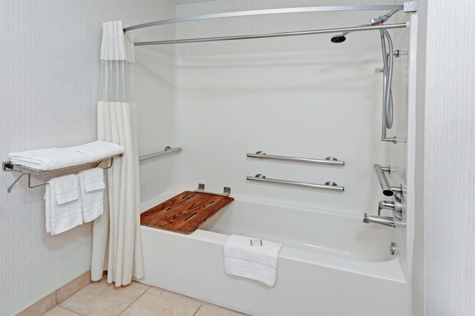 Imagen de la habitación del Hotel Howard Johnson By Wyndham Elk Grove Village/chicago O'hare. Foto 9