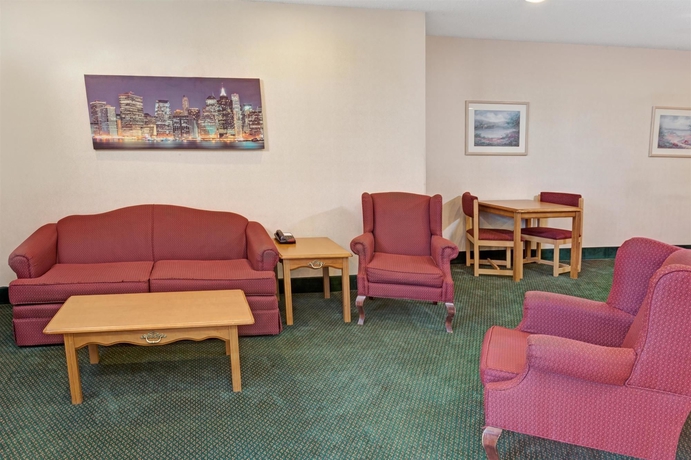 Imagen de la habitación del Hotel Howard Johnson By Wyndham Elk Grove Village/chicago O'hare. Foto 11
