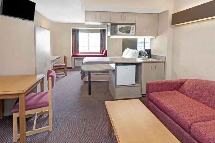 Imagen de la habitación del Hotel Howard Johnson By Wyndham Elk Grove Village/chicago O'hare. Foto 13