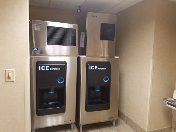 Imagen de los interiores del Hotel Howard Johnson By Wyndham Evansville East. Foto 14