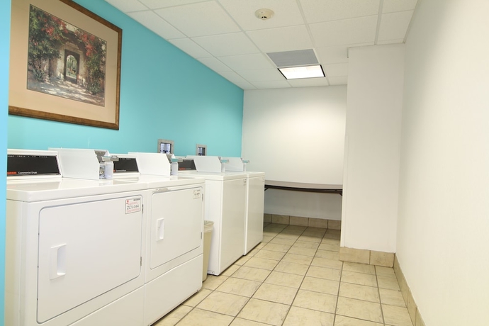 Imagen de los interiores del Hotel Howard Johnson By Wyndham Evansville East. Foto 16