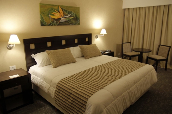 Imagen de la habitación del Hotel Howard Johnson By Wyndham Funes. Foto 4