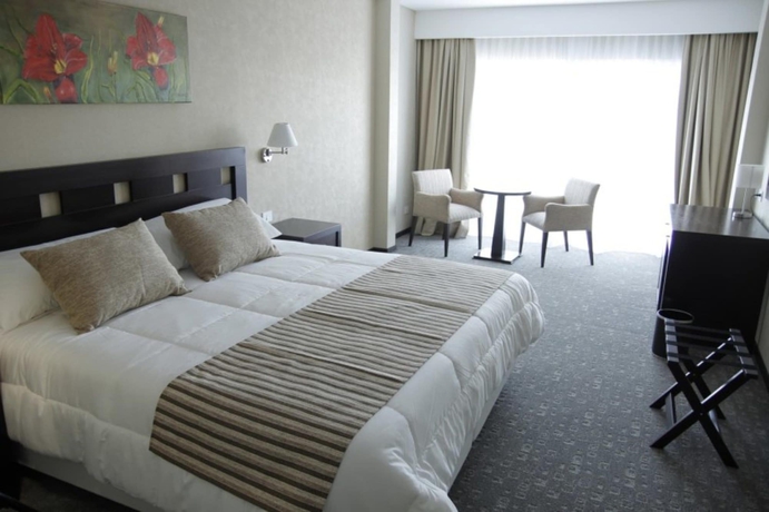 Imagen de la habitación del Hotel Howard Johnson By Wyndham Funes. Foto 8