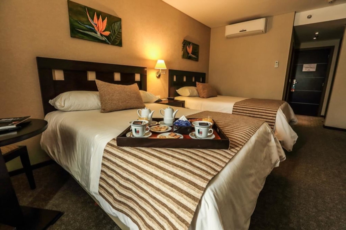 Imagen de la habitación del Hotel Howard Johnson By Wyndham Funes. Foto 15