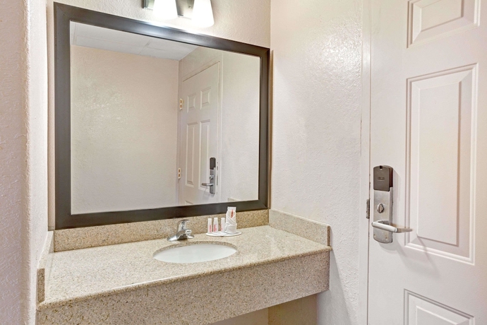 Imagen de la habitación del Hotel Howard Johnson By Wyndham Galveston. Foto 9